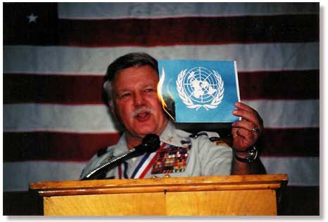 Bo Gritz burned a U.N. flag at a 'Preparedness Expo' in 1998